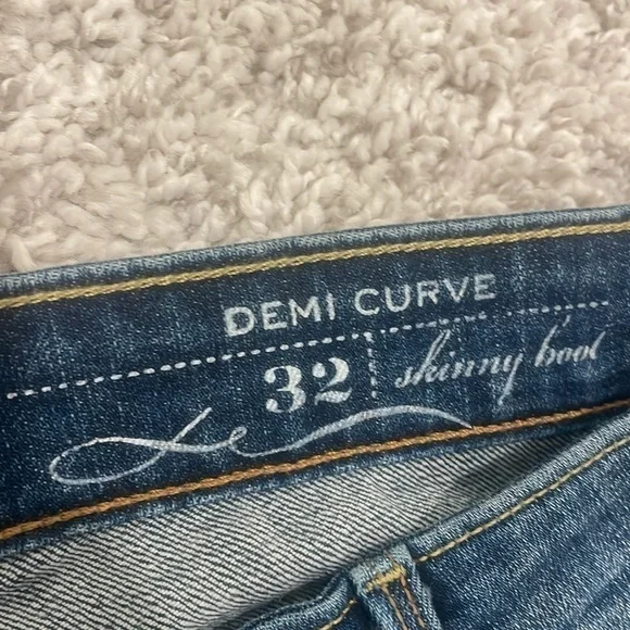 Levi's Demi Curve Bootcut Jeans Dark Wash Distressed - Picture 8 of 8